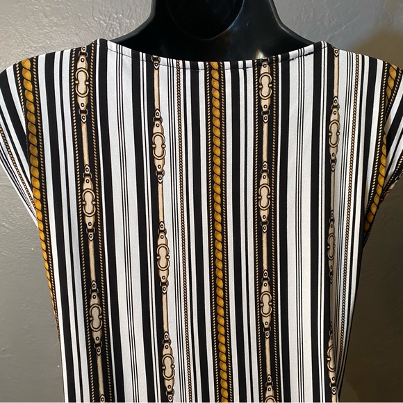 Premise equestrian motif striped sleeveless top with front rushing - Picture 4 of 16